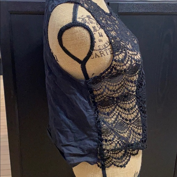 Black lace tank top - Picture 2 of 3